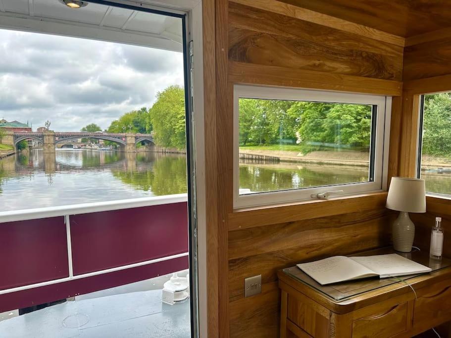 Unique Houseboat Experience I Central City Break York Exterior photo